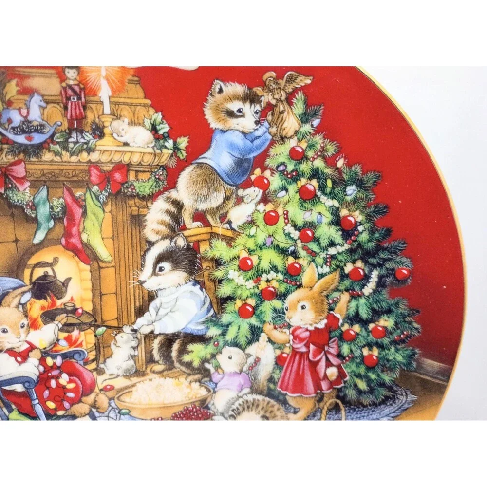 Sharing Christmas with Friends 1992 Avon Christmas Plate